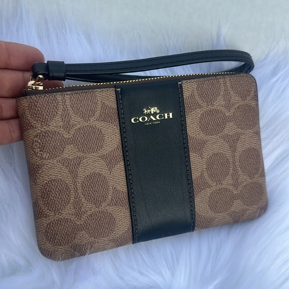 New COACH Corner Zip Wristlet In Signature Canvas With Stripe - Picture 5 of 7